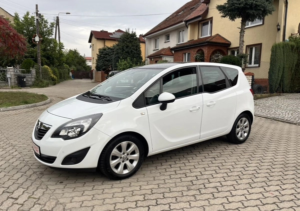Opel Meriva cena 23900 przebieg: 148000, rok produkcji 2012 z Górzno małe 211